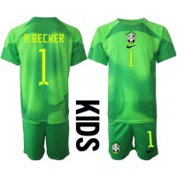 Otroški Nogometni dresi Brazilija Alisson Becker #1 Vratar Gostujoči SP 2022 Kratek Rokav (+ Kratke hlače)